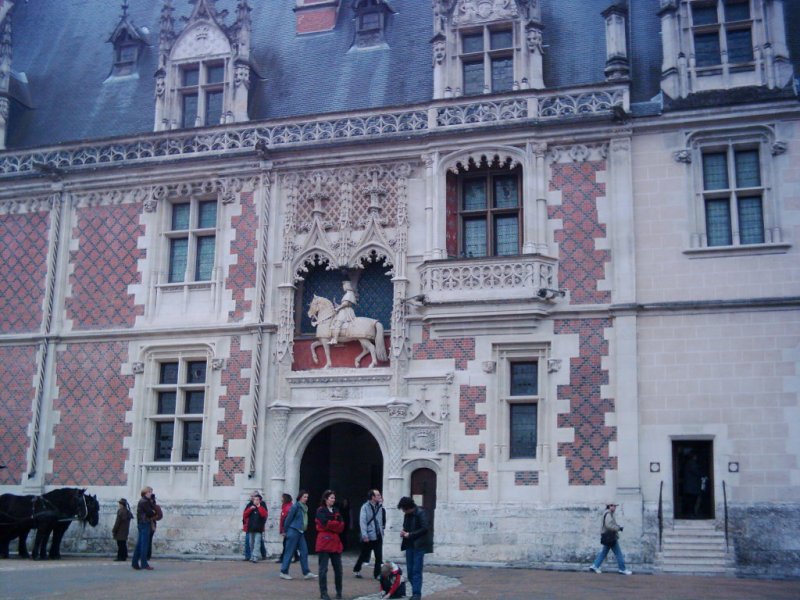 Schlo� Blois: Haupteingang.
Fassade im Renaissancestil.  