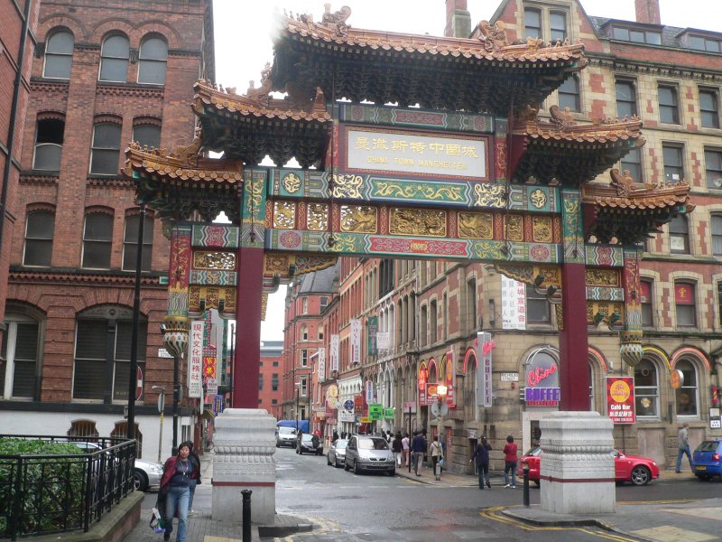 China Town in Manchester. Mir hat es sehr gefallen, denn ich war einige Monate vorher in China. Hier konnte man  echt  chinesisch essen und einkaufen. August 2006