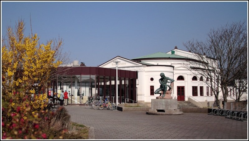 Das Haus der Insel und Kurtheater auf Norderney. 02.04