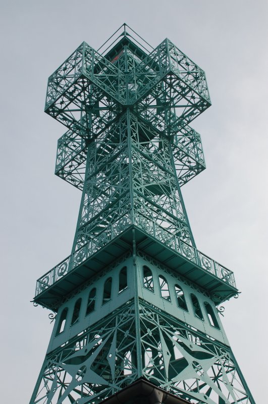 Das Josephskreuz auf dem 580m hohen Auerberg, nur einige Kilometer von Stolberg (Harz) entfernt. Dieser heutige Aussichtsturm, in der Form eines Doppelkreuzes, wurde im 19. Jahrhundert gebaut und zhlt 100 000 Niete. 
20.02.2007