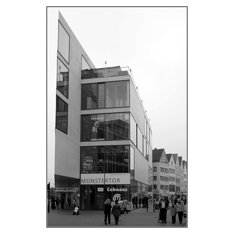 Das neue Kaufhaus Mnstertor von Stephen Braunfels Architekten BDA ist Teil der neuen Bebauung entlang der Neuen Strae. 15.03.2008 (Matthias)