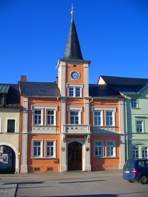 Das Rathaus von Frauenstein scheint das kleinste Gebude auf dem Marktplatz zu sein. 18.02.07