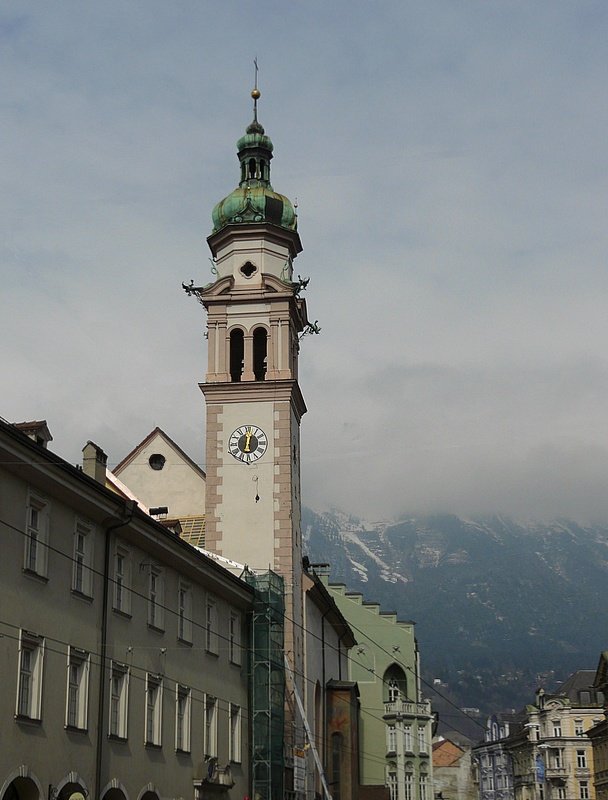 Der Turm der Spitalskirche in der Maria-Theresien Strae in Innsbruck. 08.03.08