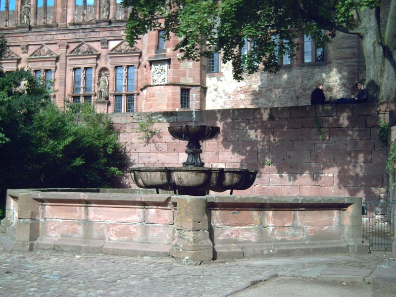 Brunnen auf dem Gel�nde des Heidelberger Schlosses 