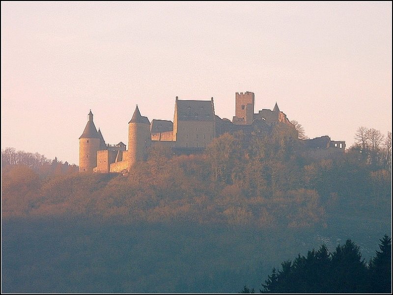 Die Burg Bourscheid im Abendlicht. 11.01.09 (Jeanny)
