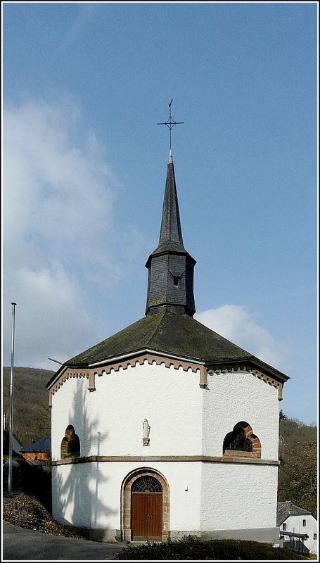 Die einzige achteckige Kapelle Luxemburgs steht in Heiderscheid-Grund. 22.03.09 (Jeanny)