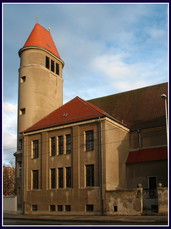 Die evang. Lutherkirche von Cottbus befindet sich unweit des Hbf's an der Ecke Thiemstr./Lutherstr.