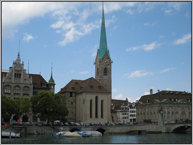 Die Fraumnsterkirche in Zrich, gegenber dem Rathaus auf der anderen Seite der limmat. (22.07.2007)
