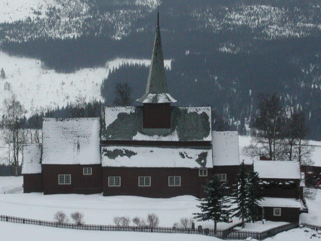 Die Hegge Stabkirche stammt aus dem 13. Jh. Sie wurde im 19. Jh. stark modernisiert. Die Ortschaft Hegge liegt in Valdres, 27 km nrdlich von Fagernes - Bezirk Oppland; 10.02.2003