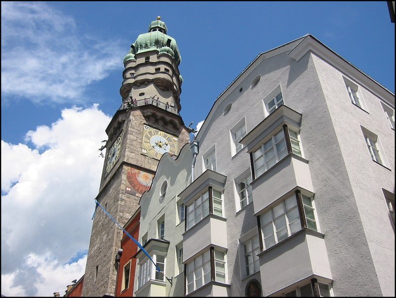 Die Innenstadt von Innsbruck im Juli 2004. Leider wei ich nicht, was fr ein Turm das ist. Vielleicht kann jemand helfen?

Nachtrag: Bei dem Turm handelt es sich um den Stadtturm.