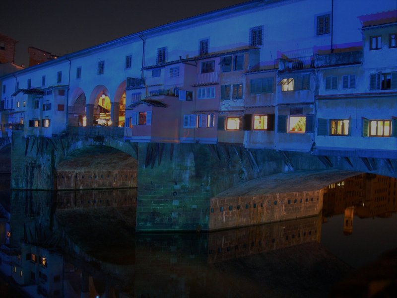 Die stliche Seite der Ponte Vecchio wird bei Dunkelheit blau angeleuchtet.
14. Nov. 2007 