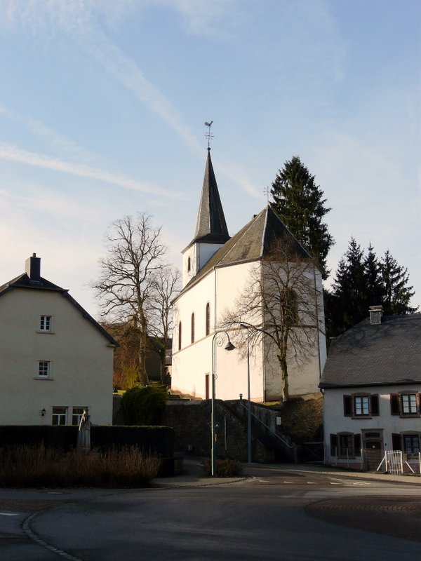 Die Pfarrkirche Sankt Martin in Bavigne (Luxemburg) wurde 1744 erbaut und steht heute unter Denkmalschutz. 27.01.08