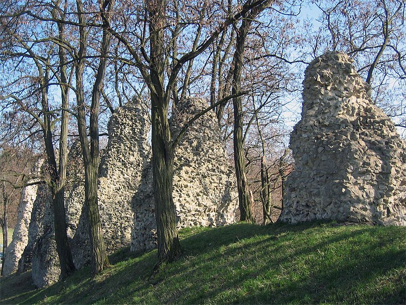 Die Rmersteine in Mainz, Fragmente eines ehemaligen Aqudukts. Mrz 2005