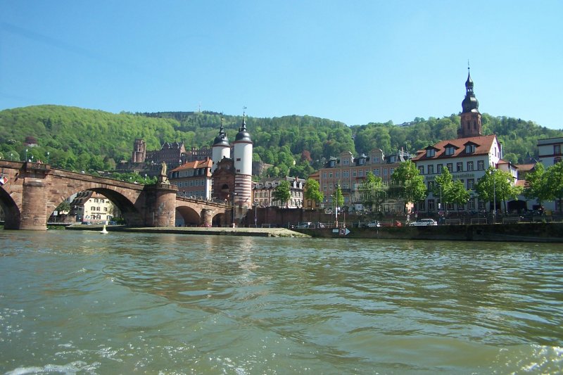Die wunderschne Altstadt von Heidelberg vom Neckar aus fotografiert.