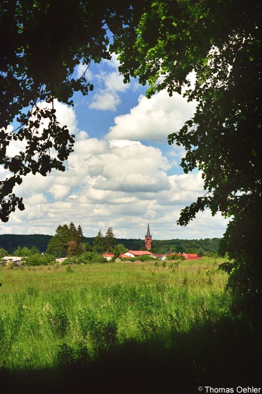 Ein Blick auf Feldberg in der Uckermark - das Zentrum der Feldberger Seenplatte. Die Gegend ist nichts fr Fun-Urlauber, aber ein Paradies fr Naturliebhaber. Die Aufnahme entstand im Mai 2006.