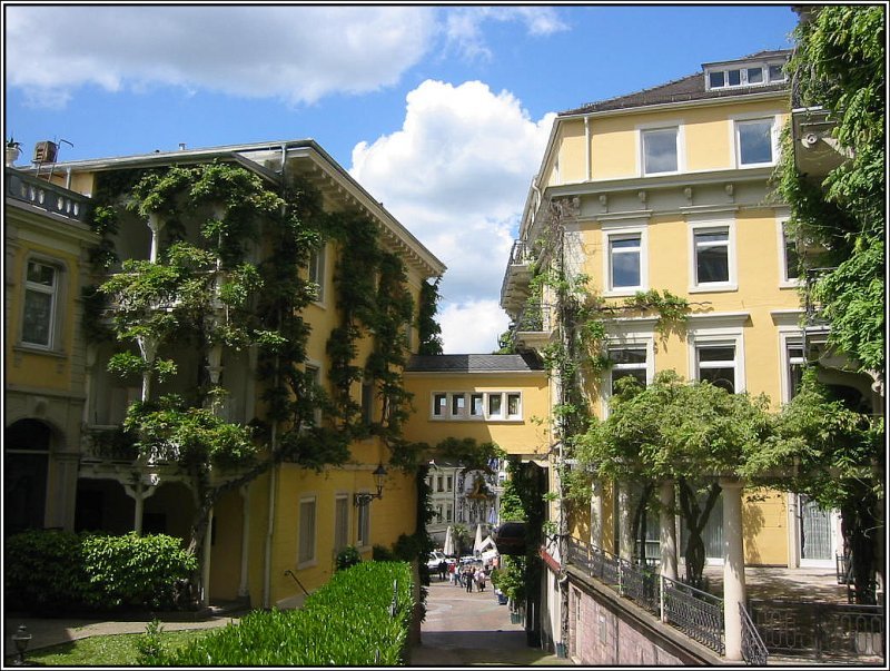 Ein Hotel in der Innenstadt von Baden-Baden. (23.05.2006)