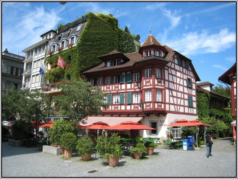 Ein hbsches Fachwerkhaus mit Gasthaus in Luzern, aufgenommen am 23.07.2007.