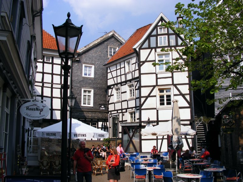 Ein kleiner Platz in der Altstadt von Hattingen am 15. April 2009.