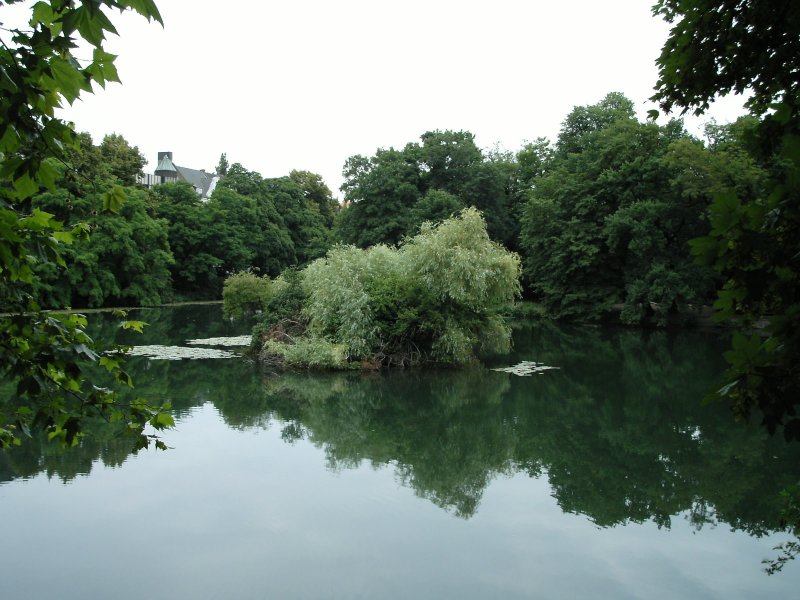 Ein Teich an der Haroldstrae in Dsseldorf.