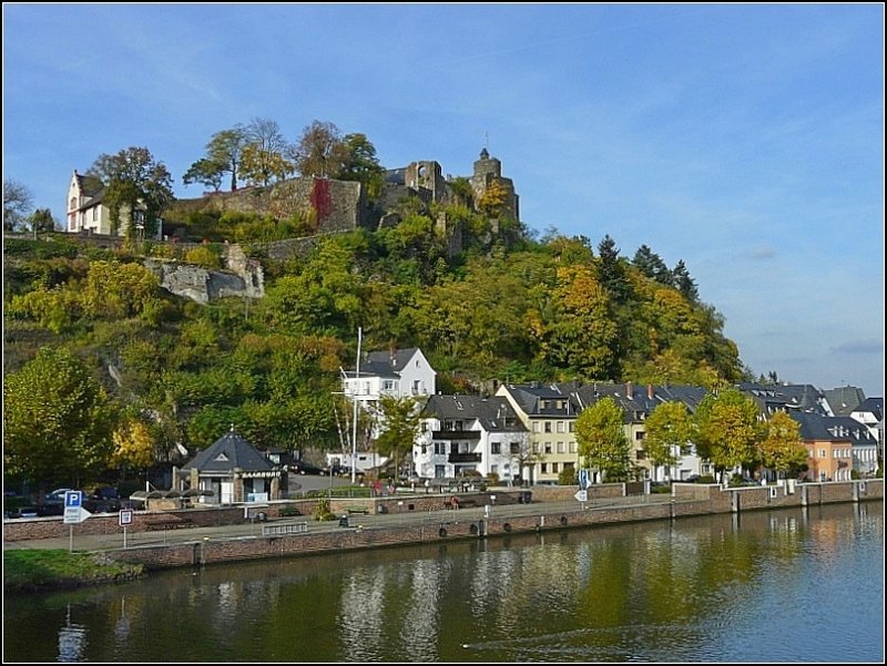 Eine der ltesten Hhenburgen im Westen Deutschlands ist die Saarburg, sie wird erstmals in einem Vertrag vom 17. September 964 erwhnt. Unten sieht man die Schiffsanlegestelle an der Saar. 19.10.08 (Jeanny)