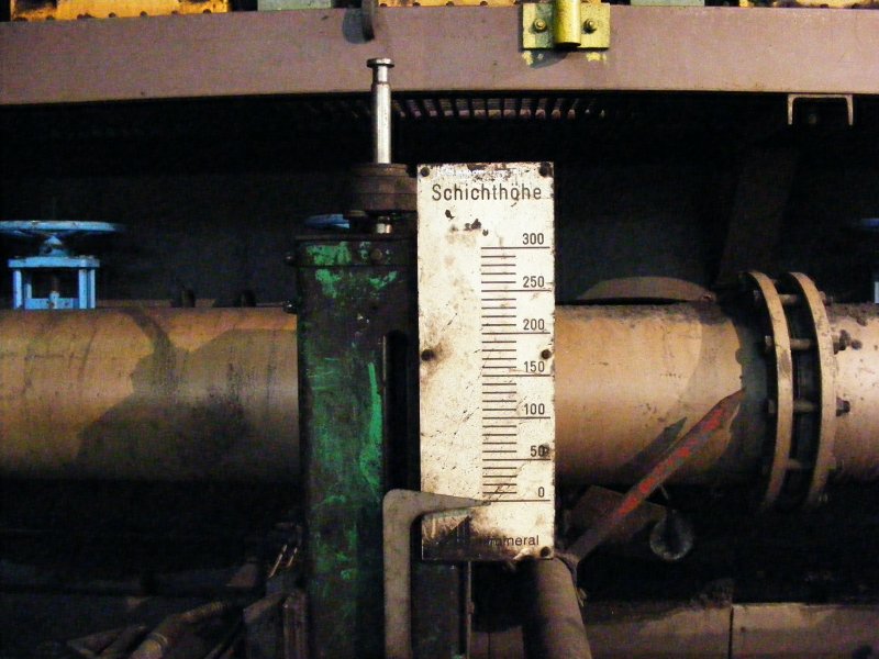 Eine Schichthhenskala an einer Maschinen in der Kohlenwsche des Bergwerks Auguste Victoria 3/7 in Marl beim Tag der offenen Tr am 9. Mai 2009. 
