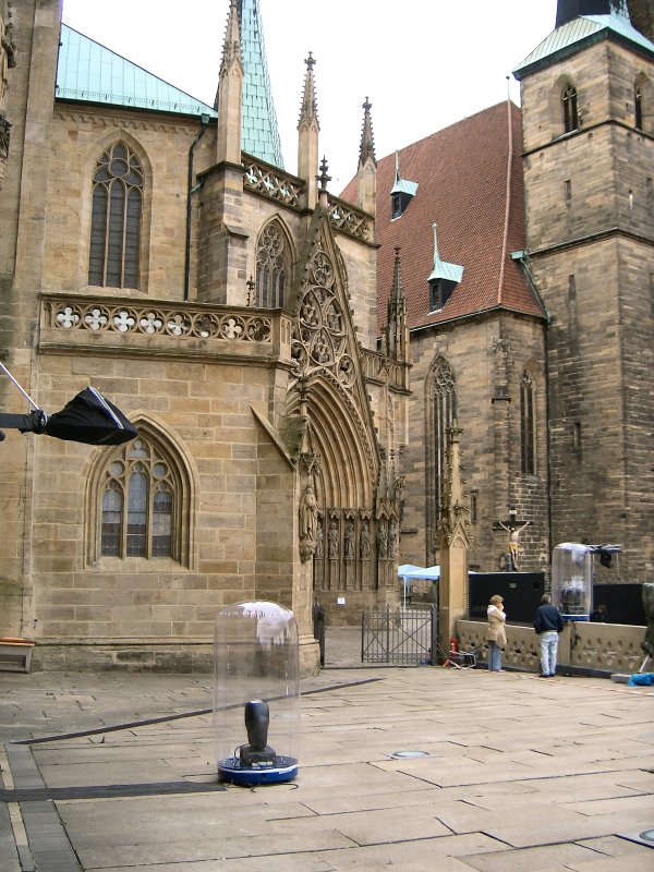 Erfurt, am Dom (hinten Severikirche), Sommer 2005