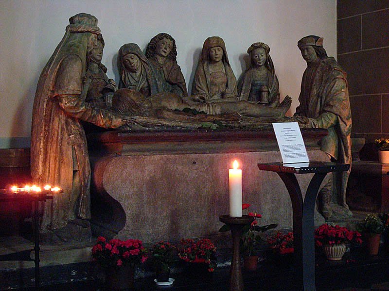 Essen. Dom, Figurengruppe Grablegung Christi aus dem 16. Jh. im sdlichen Seitenschiff, 14. Mai 2009 17:44