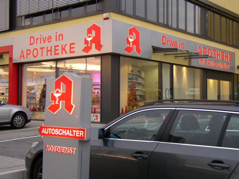 Hat man sowas schon einmal gesehen??? Eine Apotheke mit  Drive In  Autoschalter. Diese Apotheke steht in Mlheim-Krlich (he Koblenz)!!! 20.11.07