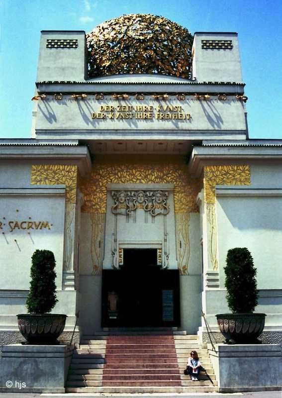 Haus der  Secession  (Juni 1989). Der Bau wurde 1898 nach Plnen von Joseph Maria Olbrich errichtet und gilt als erstes Beispiel fr den  Secessionsstil  (Wiener Jugendstil). Das Motiv ziert brigens die sterreichischen 50-Cent-Mnzen.