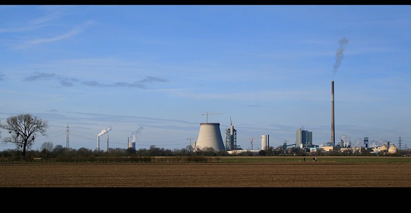 HKW und Bergwerk Duisburg-Walsum (rechts im Bild - Entfernung ca. 2,6 km). Links daneben das Steag Kraftwerk Voerde - Entfernung ca. 8 km. Foto vom 23.03.08