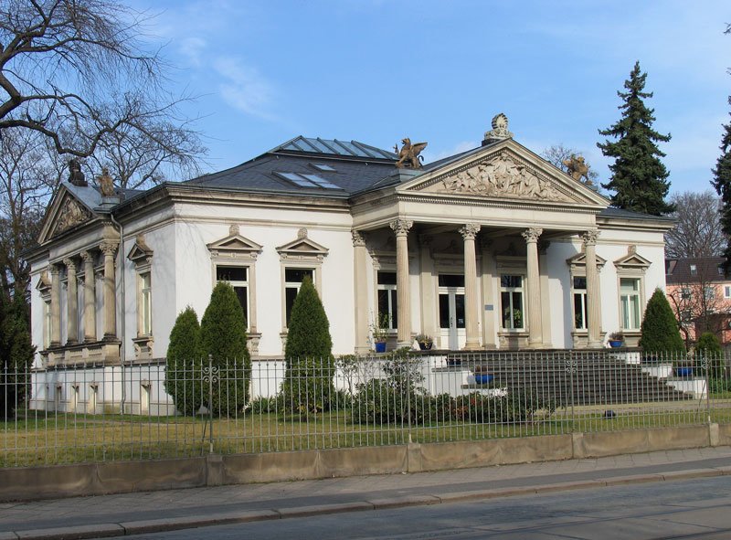 In dieser Villa wohnte von 1899 bis 1940 Friedrich Hermann Ilgen, Begrnder bedeutender Stiftungen zur Frderung von Kunst und Sport, er finanzierte u.a. das heutige Harbigstadion; Dresden-Blasewitz; 26.02.2008
