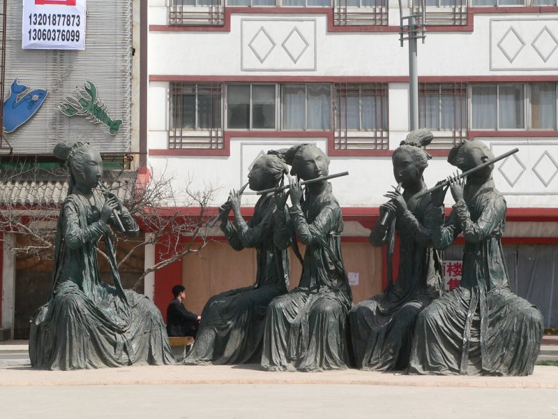 Kunst in Xi'an nahe der sdlichen Stadtmauer. April 2006