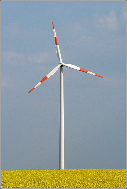 Windrad bei Emmendorf im Landkreis Uelzen. Aufnahmedatum: 11.05.2006 