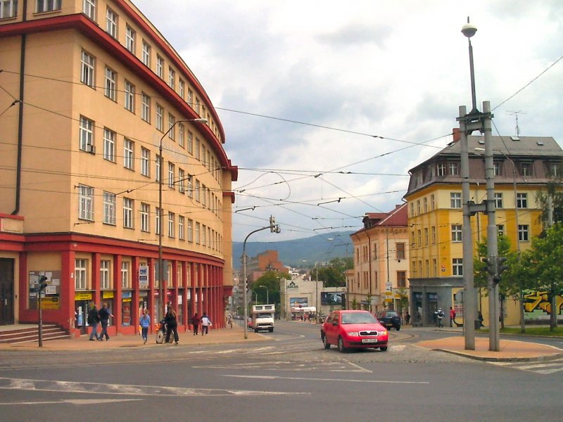 Liberec, Blick vom Bahnhofsplatz zur Stadt. Aufnahme Sommer 2004

auch fr Kategorie Tschechien/Stdte /Liberec