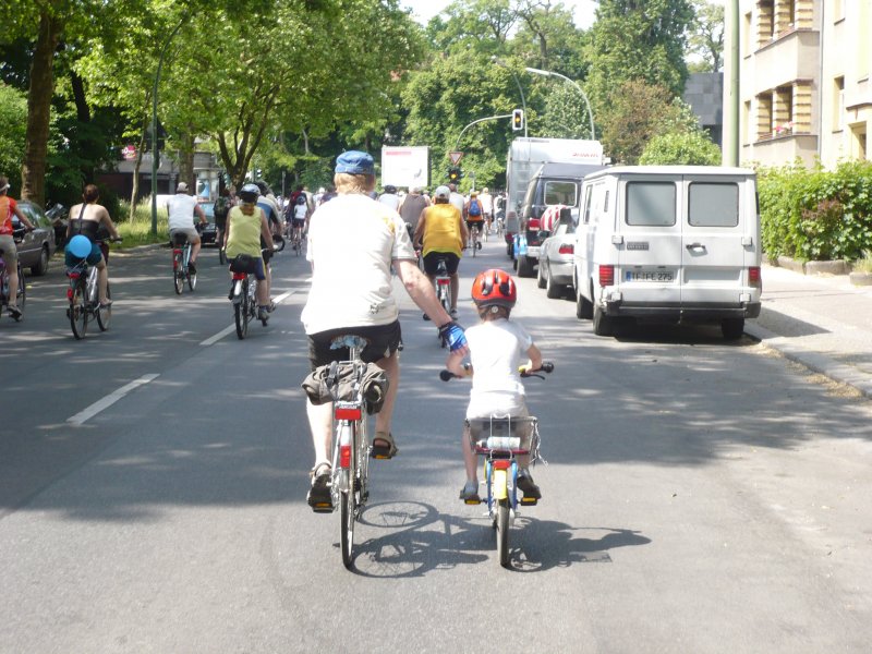 Mit Kind und Kegel ... Fahrradsternfahrt am 1.6.2008 in Berlin