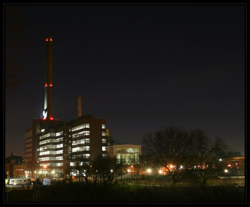 Nachtaufnahme vom Kokereigas-Kraftwerk  Hermann Wenzel  in Duisburg-Laar.