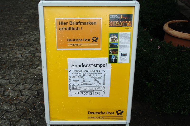 Schlopark - Erstausgabetag der Sondermarke  Alte Rheinbrcke  in Bad Sckingen. Auch die schweizer PTT war anwesend und verkaufte ihre Marke, da es eine Gemeinschaftsausgabe beider Lnder gab, brigens zum ersten Mal. 4.9.2008