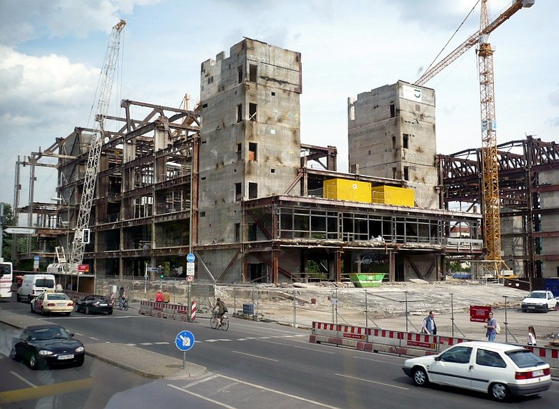 BERLIN, Sommer 2008: Palast der Republik, eine sch�ne Zierde f�r