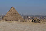 Die Mykerinos-Pyramide mit den 3 kleineren Kniginnenpyramiden.