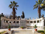 Sarkophag und Denkmal von Auguste Mariette im Garten des gyptischen Museums in Kairo.