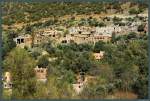 Typisch fr die Berbersiedlungen im Hohen Atlas sind die einfachen Huser aus Lehm und Stein.