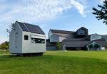 Weil am Rhein, das Mini-Haus  Diogene  von Renzo Piano und das Vitra-Haus von Herzog&de Meuron dahinter , Sept.2014