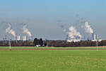 RWE Kohlekraftwerke (links) Neurath und (rechts) Niederauem - 09.03.2023