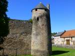 Luxemburg, Pettingen, die Ruinen zeugen von der einstigen Mchtigkeit des Schlosses.