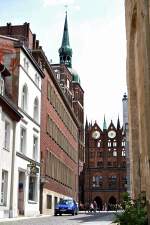 Blick auf die Nikolaikirche und das Rathaus Stralsund  aus der Knieperstrae, 11.07.09
