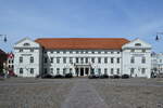 Das Rathaus von Wismar ist ein klassizistischer Bau aus dem ersten Viertel des 19.