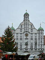 Das Rathaus in Memmingen ist ein mehrstckiger Renaissancebau des 16.