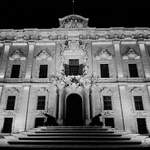 Der Eingang zum im barocken Stil erbauten Amtssitz des Premierministers von Malta.
