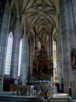 Dinkelsbhl, der Hochaltar im St.Georgsmnster von 1892, das Altarbild stammt von 1490, Juni 2010