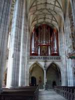 Dinkelsbhl, St.Georgsmnster, die Orgel mit 3939 Pfeifen wurde von der sterreichischen Firma Rieger 1997 installiert, Juni 2010